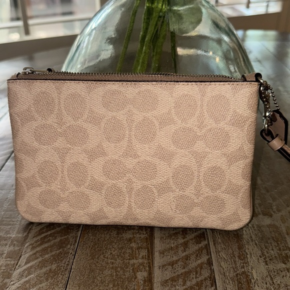 NWT,Coach signature coated canvas wristlet in khaki . - Picture 3 of 7